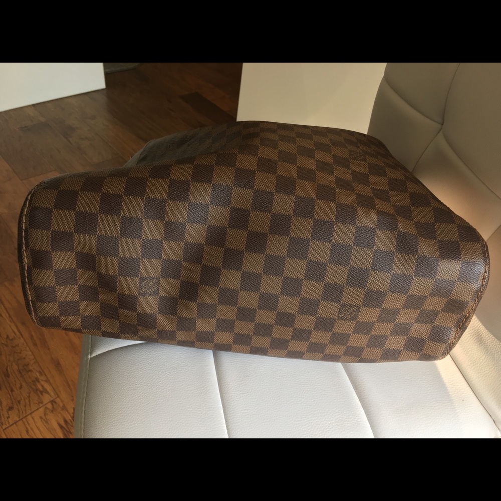 - SOLD- Authentic Louis Vuitton Portobello GM Bag - Picture 4 of 10